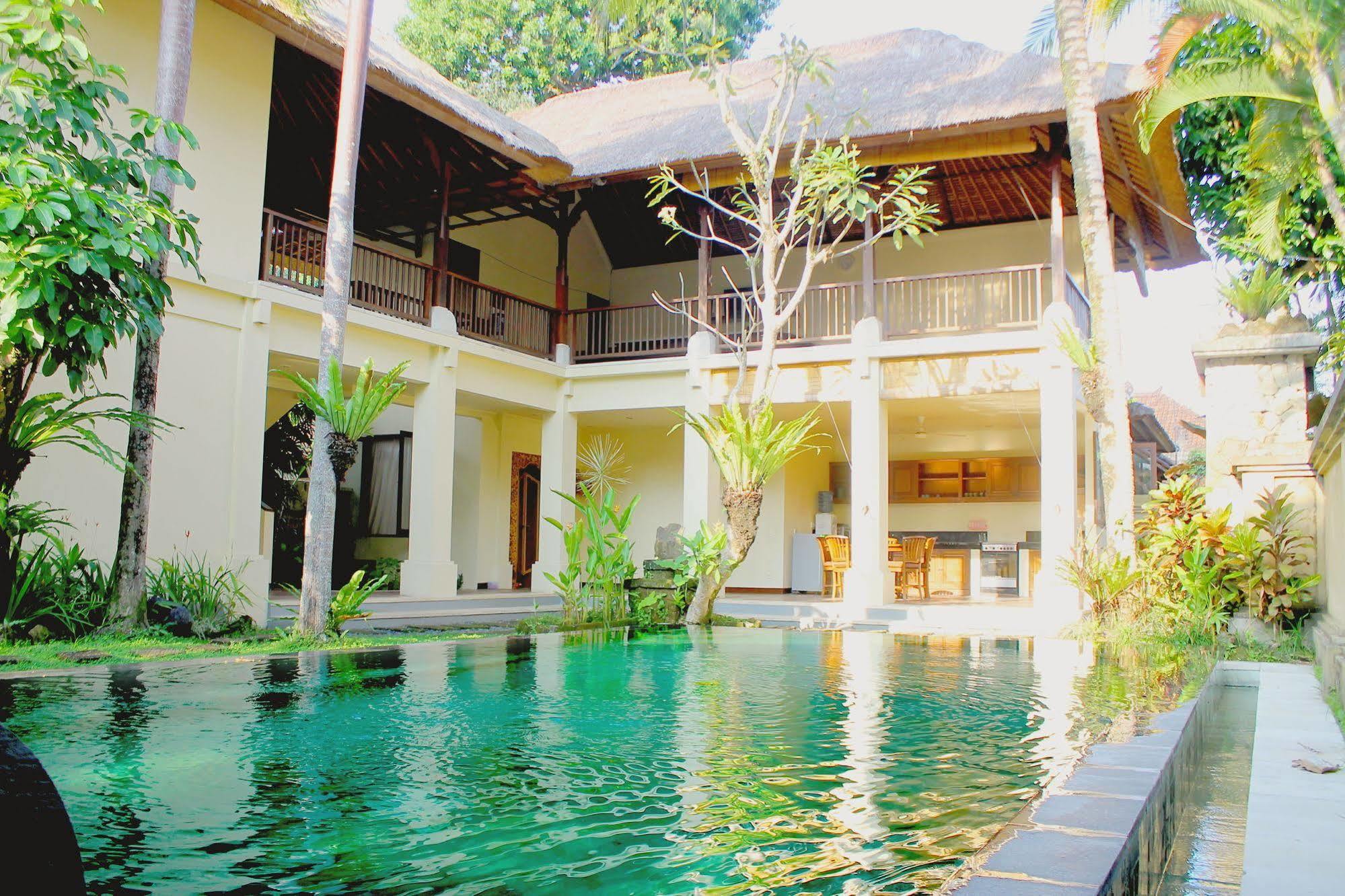 Gayatri Ubud Exterior photo